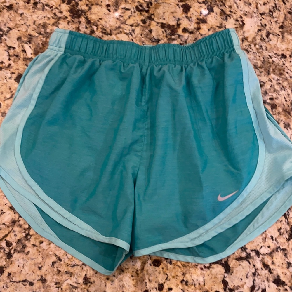 NIKE TEMPO DRI FIT SHORTS WOMENS SZ. MEDIUM HEATHERED AQUA